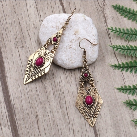 New Heart Scrolled Fish hook Dangle Earrings - Picture 1 of 11